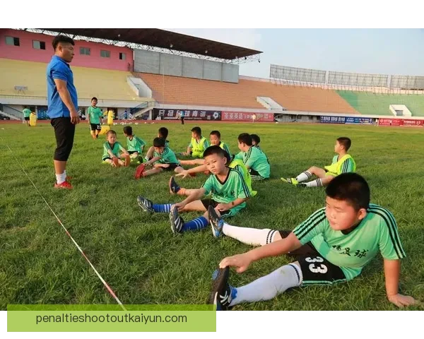 足球夏训营火热开展，青少年球员技能提升显著战术水平持续提升